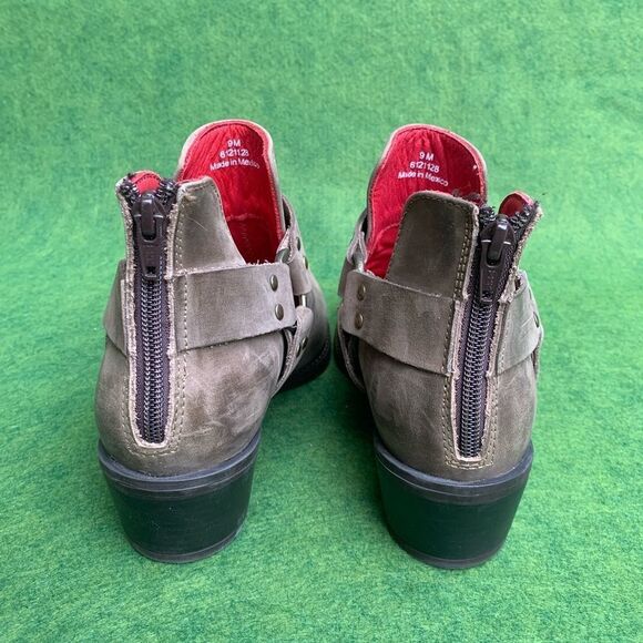 Ferrini 9 Gray Silver Crush Round Toe Ankle Boots Booties - Picture 6 of 10